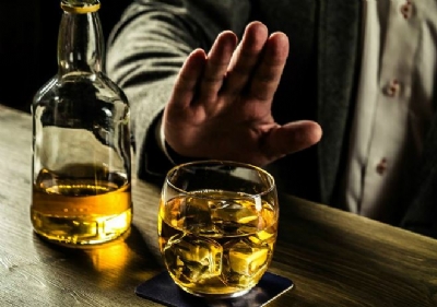 Rượu gây ra 36 tội lỗi nên đức Phật cấm uống, cấm mời, cấm buôn bán rượu